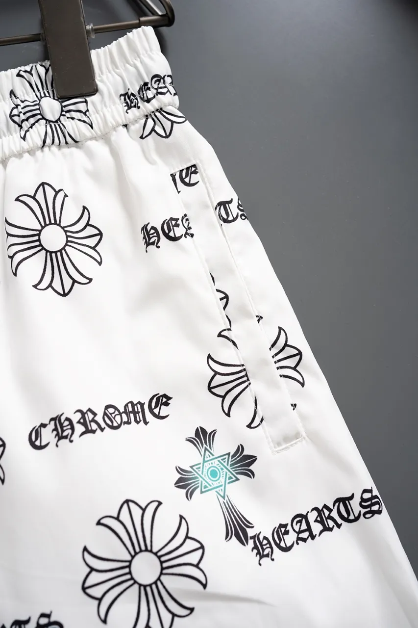 🅿️130 #V2434 [Replenishment all year round] 𝐂𝐡𝐫𝐨𝐦𝐞 𝐡𝐞𝐚𝐫𝐭𝐬 Croix heart new summer beach pants LV classic printed quick-drying three-quarter pants, same style for men and women, the fabric is made of polyester fiber for customers, stain-resistant and wrinkle-resistant, the most suitable material for summer outings It is guaranteed to be cool and comfortable enough at the same time. It is super stylish when you wear it casually. You can clearly see the texture and other things by looking at the photos. It is not an ordinary market material that can seduce a person who wants to go on vacation in minutes. Pockets on both sides. Drawstring at the waist. Very practical design, with impeccable workmanship, details and fit. Can be worn as casual pants or beach pants. A must-have for beach vacations, home leisure, gym equipment, morning running and night running. Practicality takes into account functionality. Color: Black White Size: M-XXXL